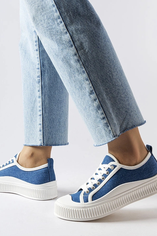 Blaue Schuhe auf Plateausohle,...