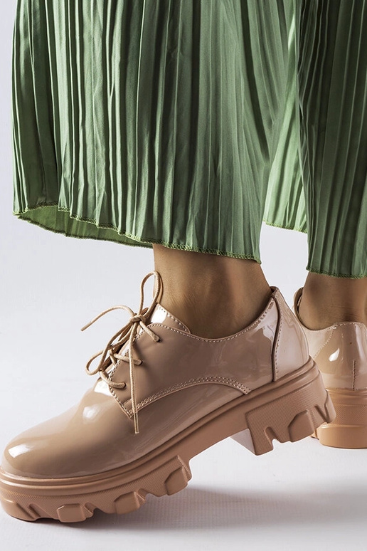 Kelly beige Lacklederschuhe Kelly beige Lacklederschuhe