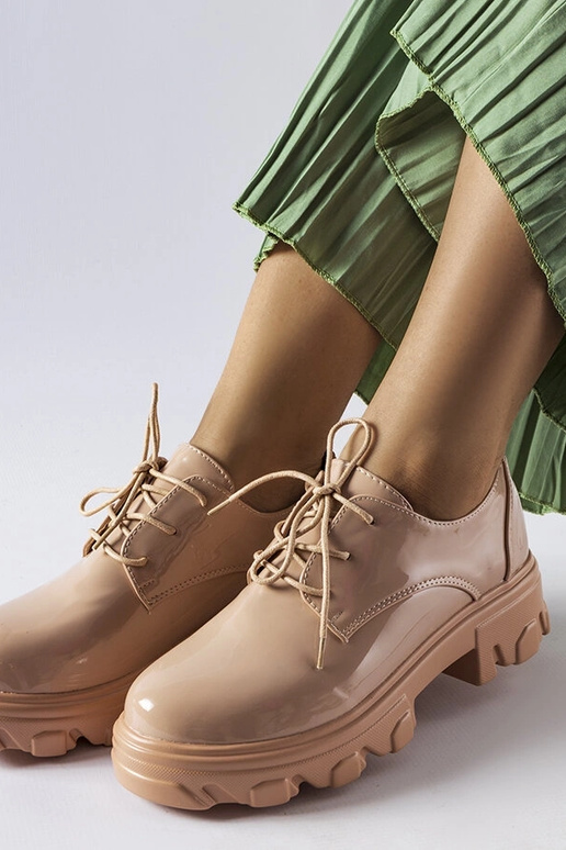 Kelly beige Lacklederschuhe Kelly beige Lacklederschuhe