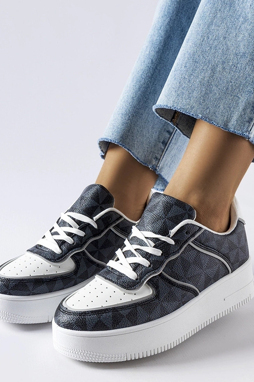 Schwarze Sneakers mit dem...