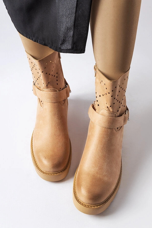 Beige durchbrochene Stiefeletten mit... Beige durchbrochene Stiefeletten mit...