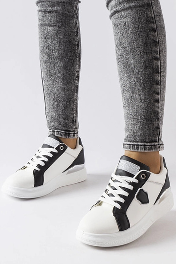 Schwarze und weiße Sneaker mit silbernem Akzent Via