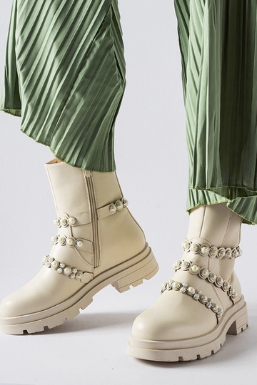 Beige Stiefeletten verziert mit Callicratide-Perlen