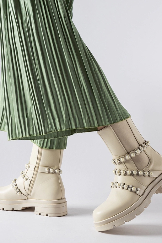 Beige Stiefeletten verziert mit... Beige Stiefeletten verziert mit...