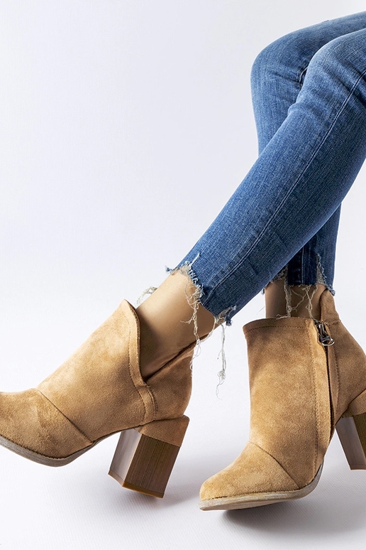 Beige Stiefeletten mit Cut-outs...