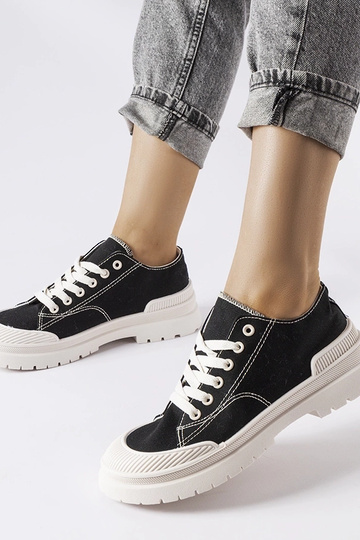 Schwarze Canvas-Sneakers... 2