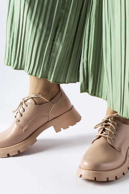 Beige Charleston-Schuhe mit mattem... Beige Charleston-Schuhe mit mattem...