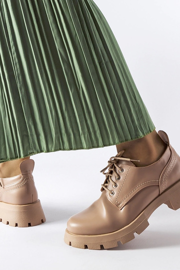 Beige Charleston-Schuhe mit mattem Finish 2