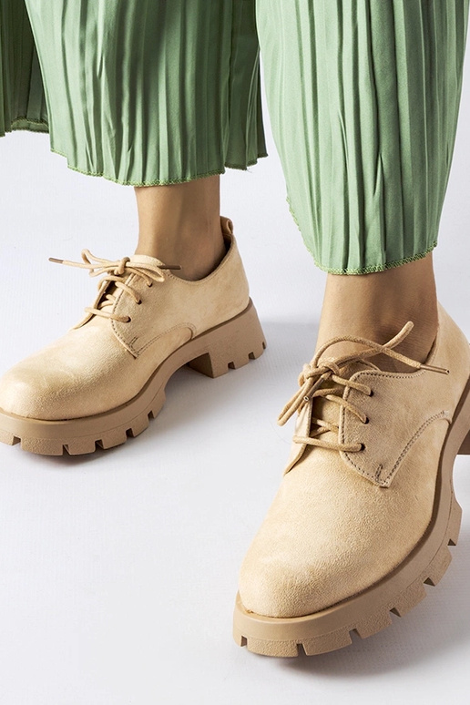 Beige Stiefeletten mit massiver Sohle... Beige Stiefeletten mit massiver Sohle...