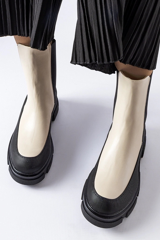 Beige und schwarze...