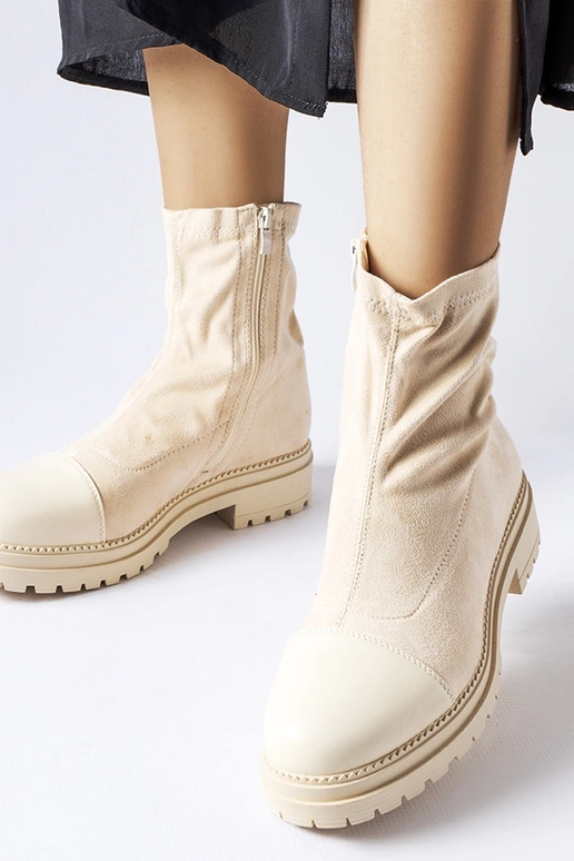 Beige Sockenstiefel aus... Beige Sockenstiefel aus...