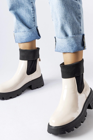 Beige Schlupfstiefel von...