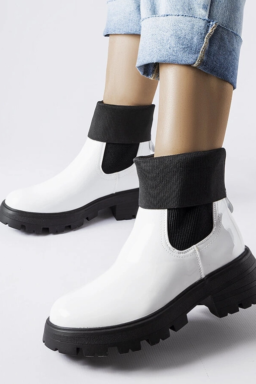 Weiße Schlupfstiefel von Breolungi Weiße Schlupfstiefel von Breolungi