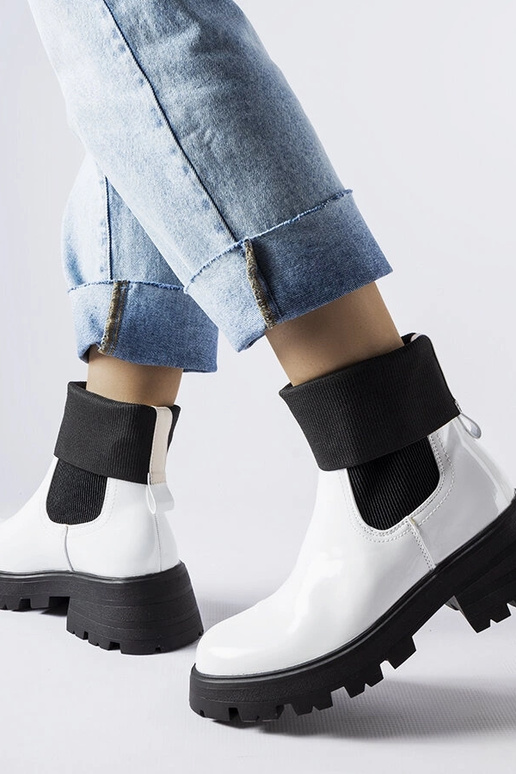 Weiße Schlupfstiefel von Breolungi Weiße Schlupfstiefel von Breolungi