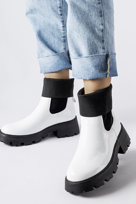 Weiße Schlupfstiefel von Breolungi Weiße Schlupfstiefel von Breolungi