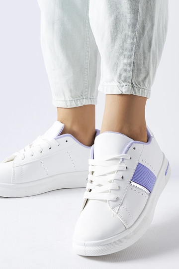 Weiße Sportschuhe mit violettem Akzent von Marei