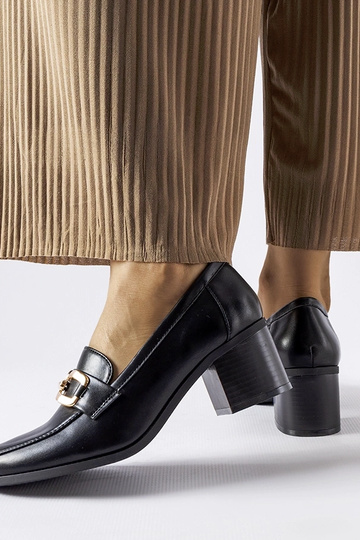 Schwarze klassische Loafer... 2