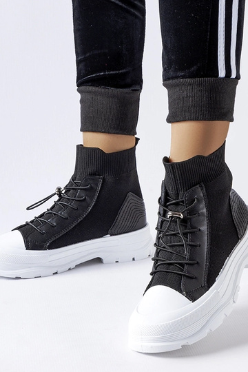 Schwarze Sneakers „Fredo“ mit hohem Schaft und Socken