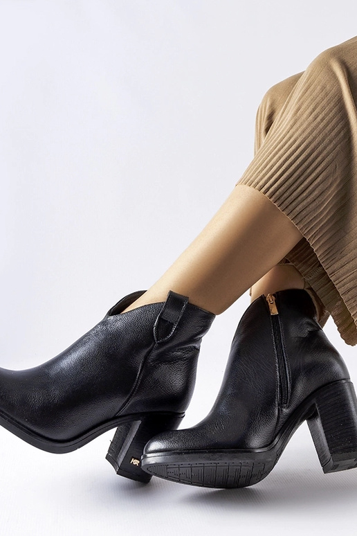 Schwarze lederne Winterstiefeletten,...