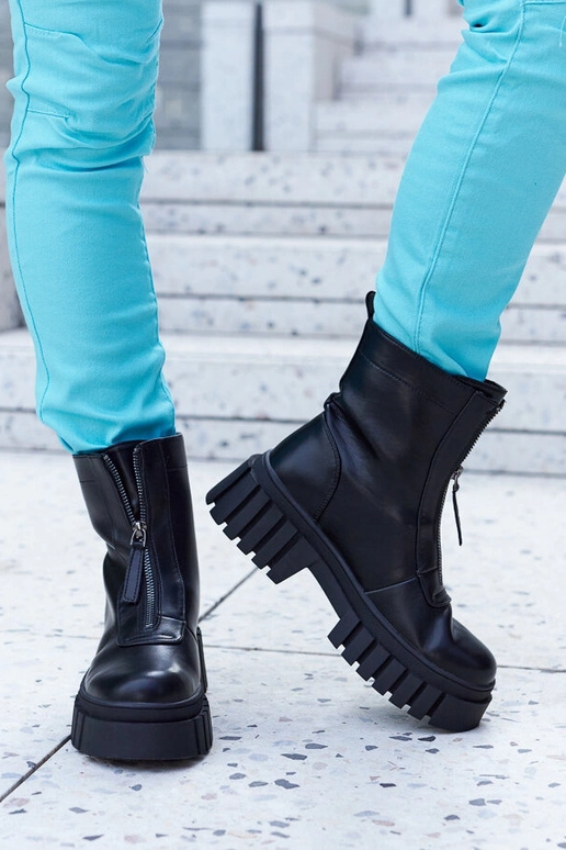 Schwarze isolierte Stiefeletten mit...