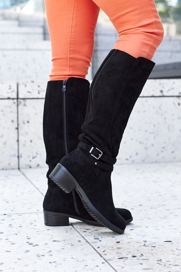 Schwarze isolierte Stiefel... 2