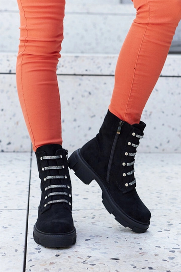 Schwarze Knöchel-Stiefel mit Zirkonia, isoliert aus Kunstwildleder Sfaranda 2