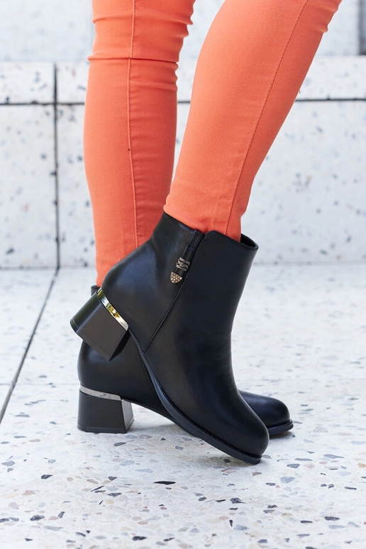 Schwarze Stiefeletten aus Ökoleder...