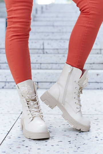 Beige Stiefeletten mit Zierperlen Accadia 2