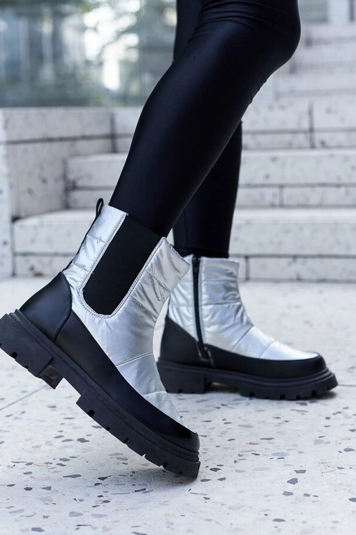 Schwarze Winterstiefeletten aus... Schwarze Winterstiefeletten aus...