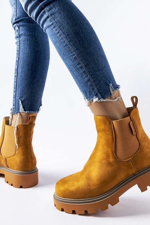 Braune isolierte Stiefeletten Big... Braune isolierte Stiefeletten Big...