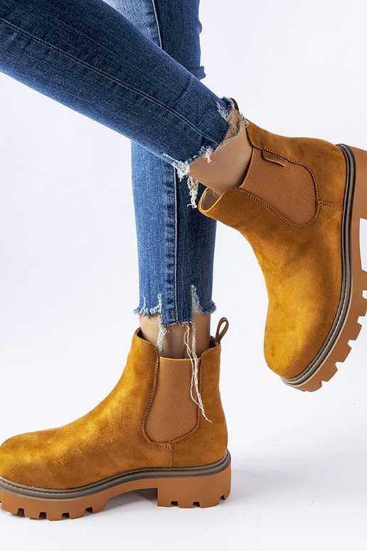 Braune isolierte Stiefeletten Big... Braune isolierte Stiefeletten Big...