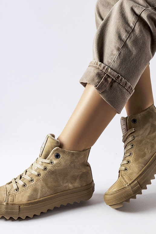 Beige isolierte Sneakers Big Star...