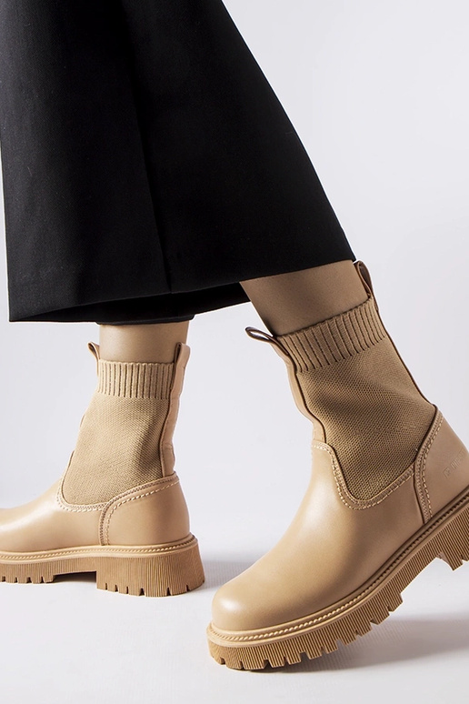 Beige Kunstwildleder-Stiefel Big Star... Beige Kunstwildleder-Stiefel Big Star...