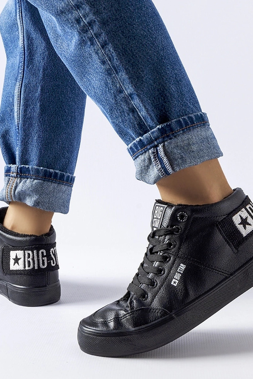 Schwarze isolierte Sneakers Big Star...