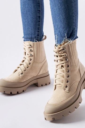 Beige Stiefel aus...
