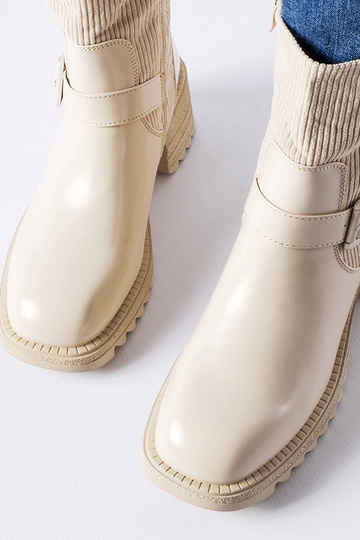 Beige Stiefeletten mit massivem Absatz von Castelvetrano 2