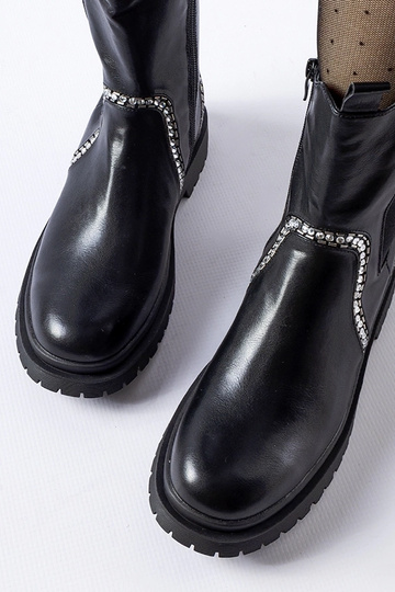 Schwarze Stiefeletten... 2