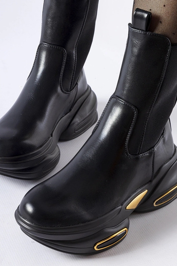 Schwarze Slip-On-Stiefel... 2