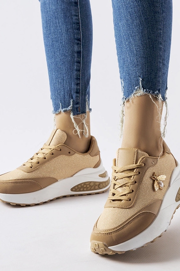 Braune und weiße Sneaker mit dekorativem Acciano-Faden 2