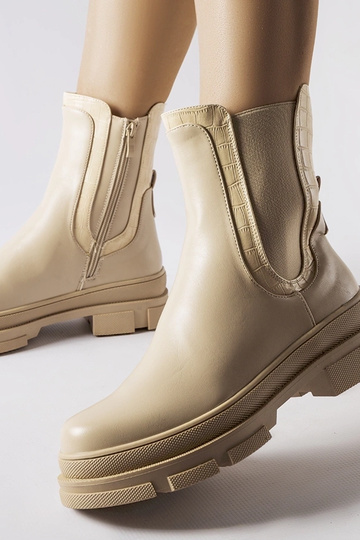 Beige Wanderschuhe auf... 2