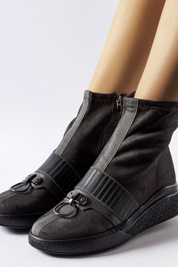 Graue Sockenstiefel auf... 2