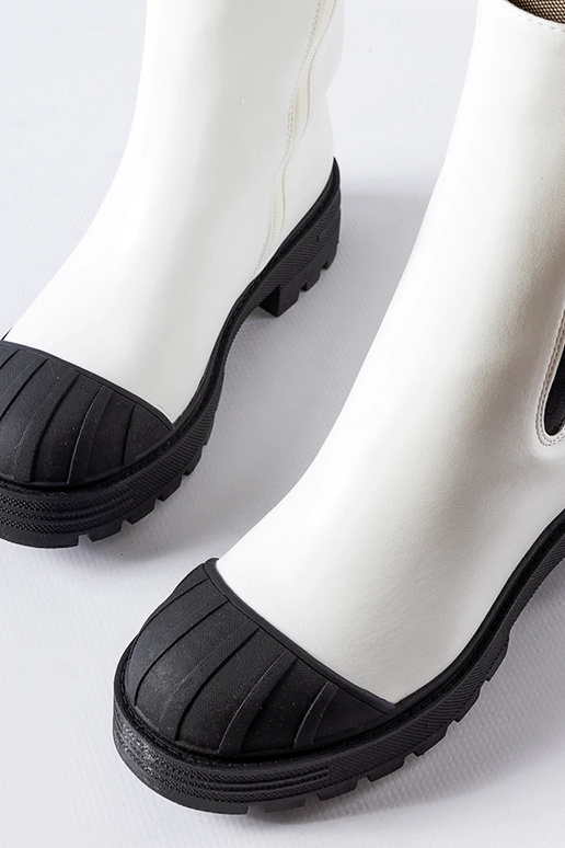 Weiße klassische Winterstiefel,...