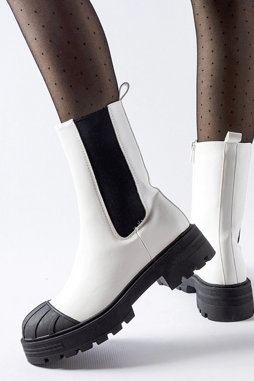Weiße klassische Winterstiefel,...