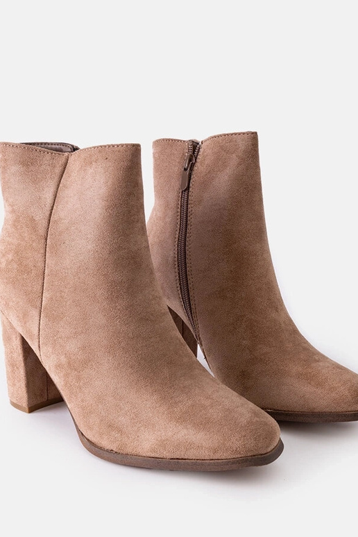 Beige isolierte Stiefeletten mit...