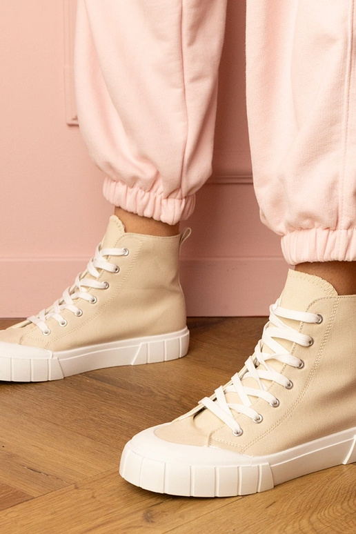 Sandfarbene Stiefeletten über dem...