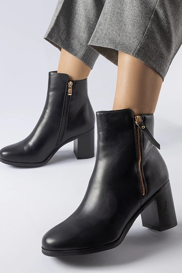 Schwarze isolierte klassische Stiefeletten Edilio