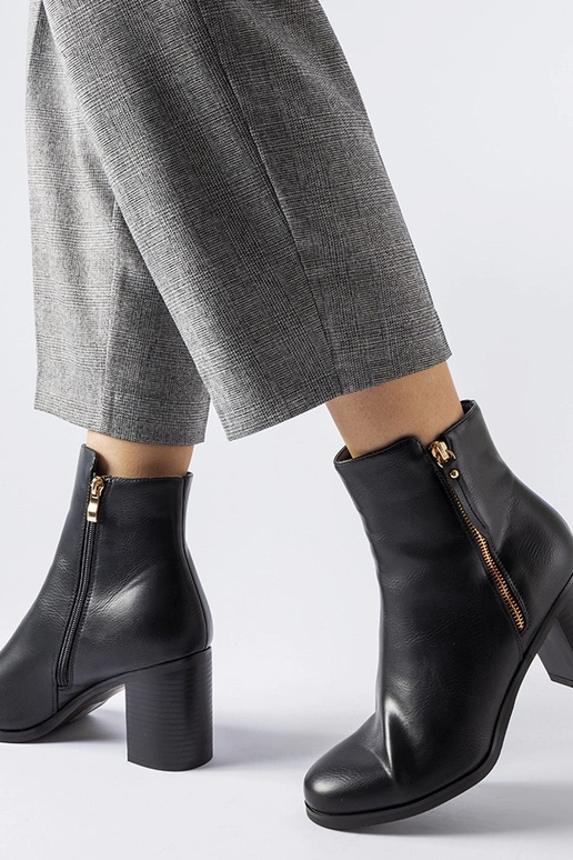 Schwarze isolierte klassische...