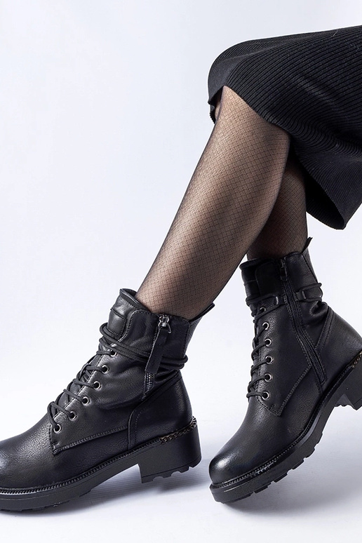 Schwarze Stiefeletten mit dekorativem...