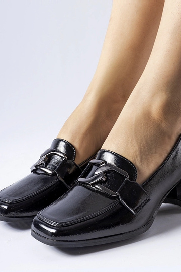 schwarze lackierte Pumps... 2