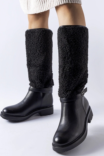 Schwarze Stiefel mit...